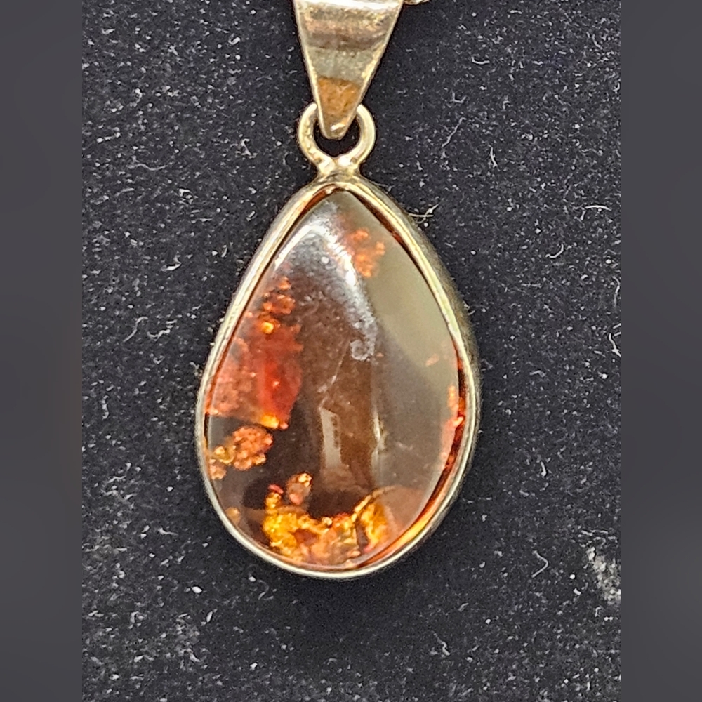 Beautiful, substantial amber necklace in sterling silver